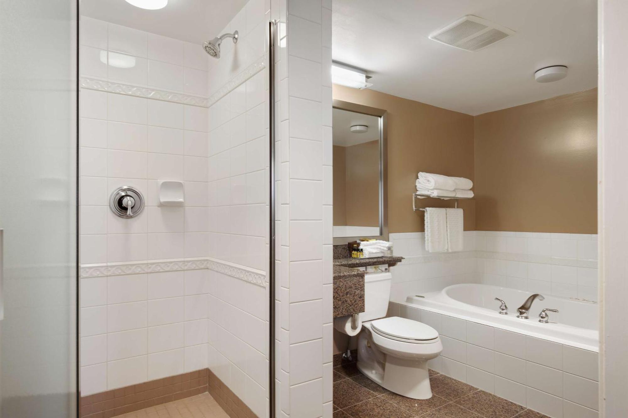 Western Columbia River Hotel 4*